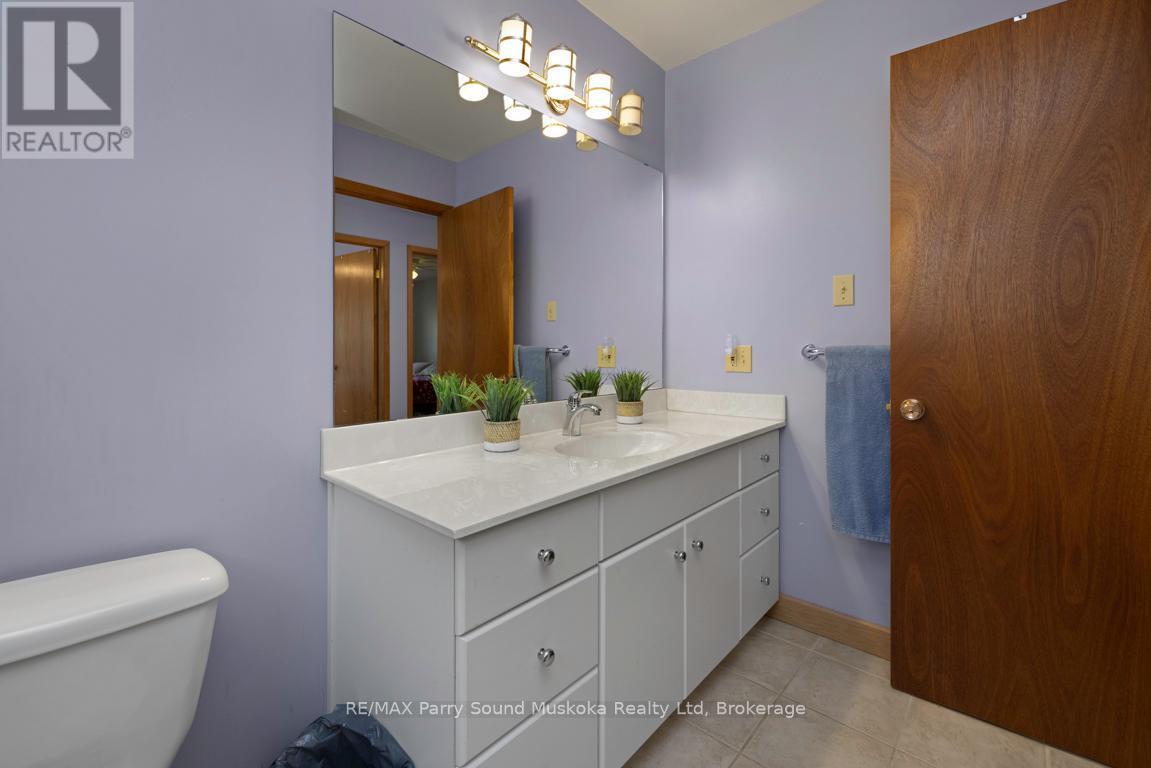 2nd floor 4 pc bath - 38 Shebeshekong Estates Road S, Carling, ON - Indoor Photo Showing Bathroom