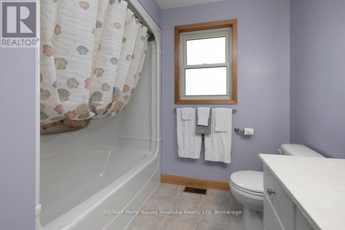 38 Shebeshekong Estates Road S, Carling, ON - Indoor Photo Showing Bathroom