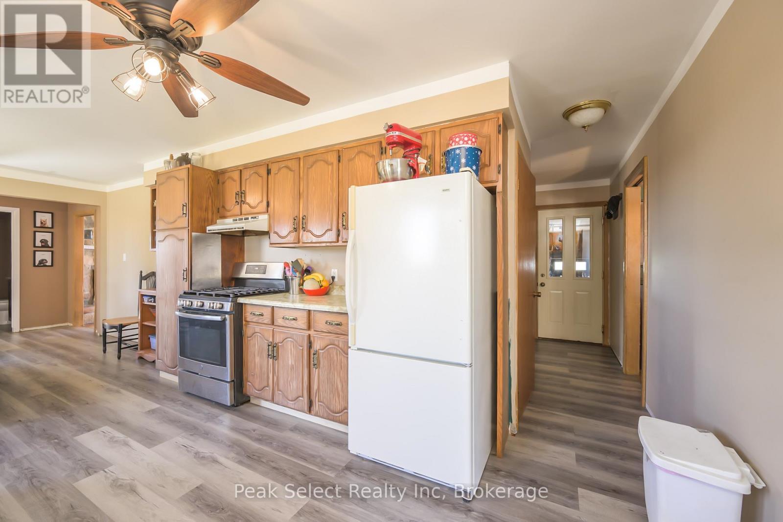 20076 Cherryhill Road, Thames Centre, ON - Indoor Photo Showing Kitchen