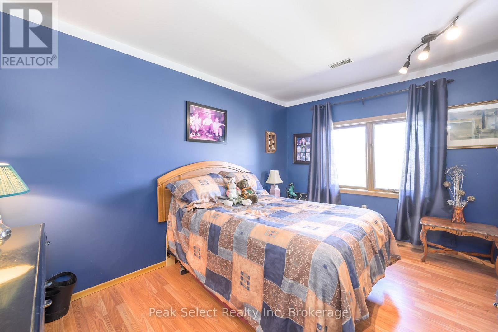20076 Cherryhill Road, Thames Centre, ON - Indoor Photo Showing Bedroom