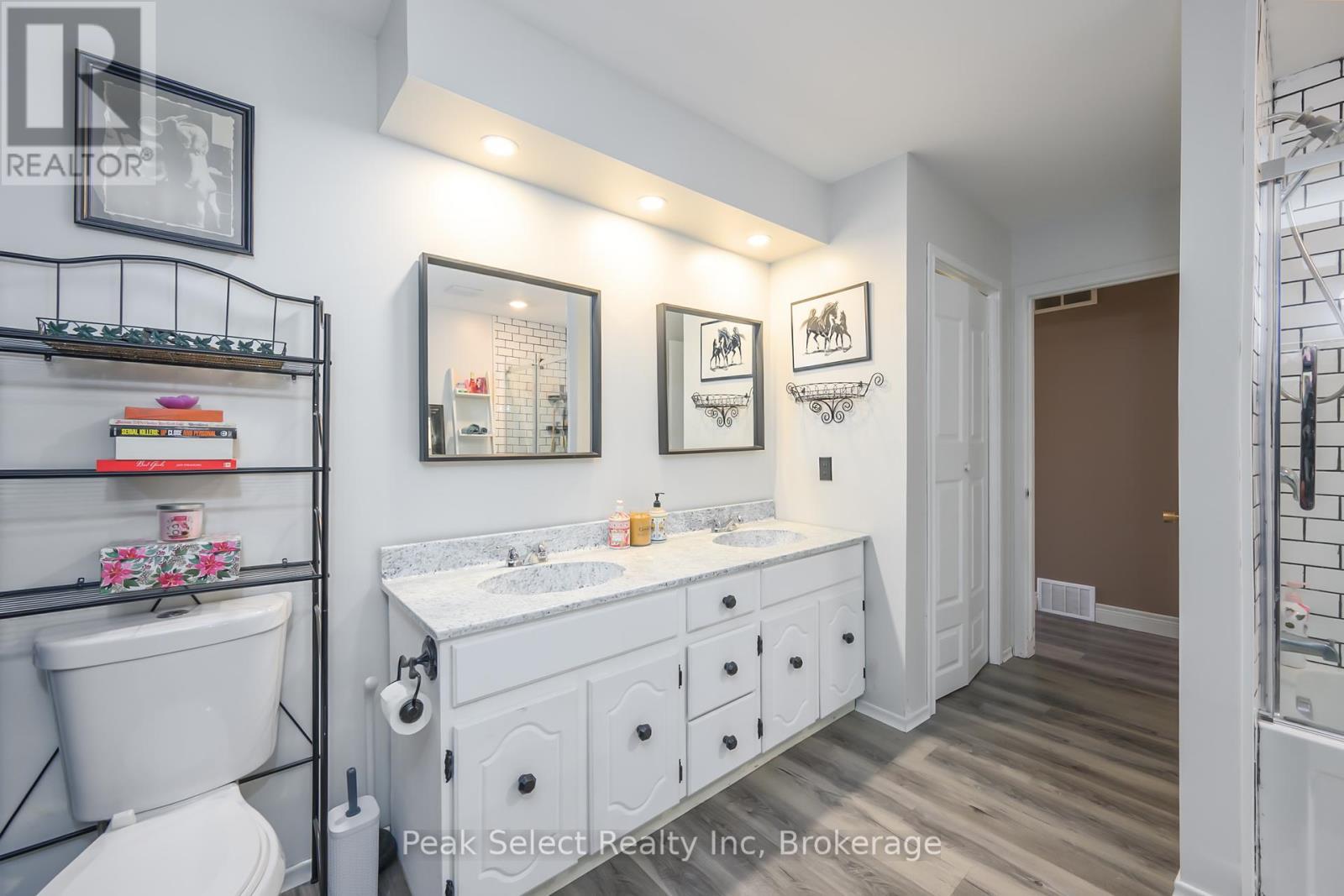 20076 Cherryhill Road, Thames Centre, ON - Indoor Photo Showing Bathroom