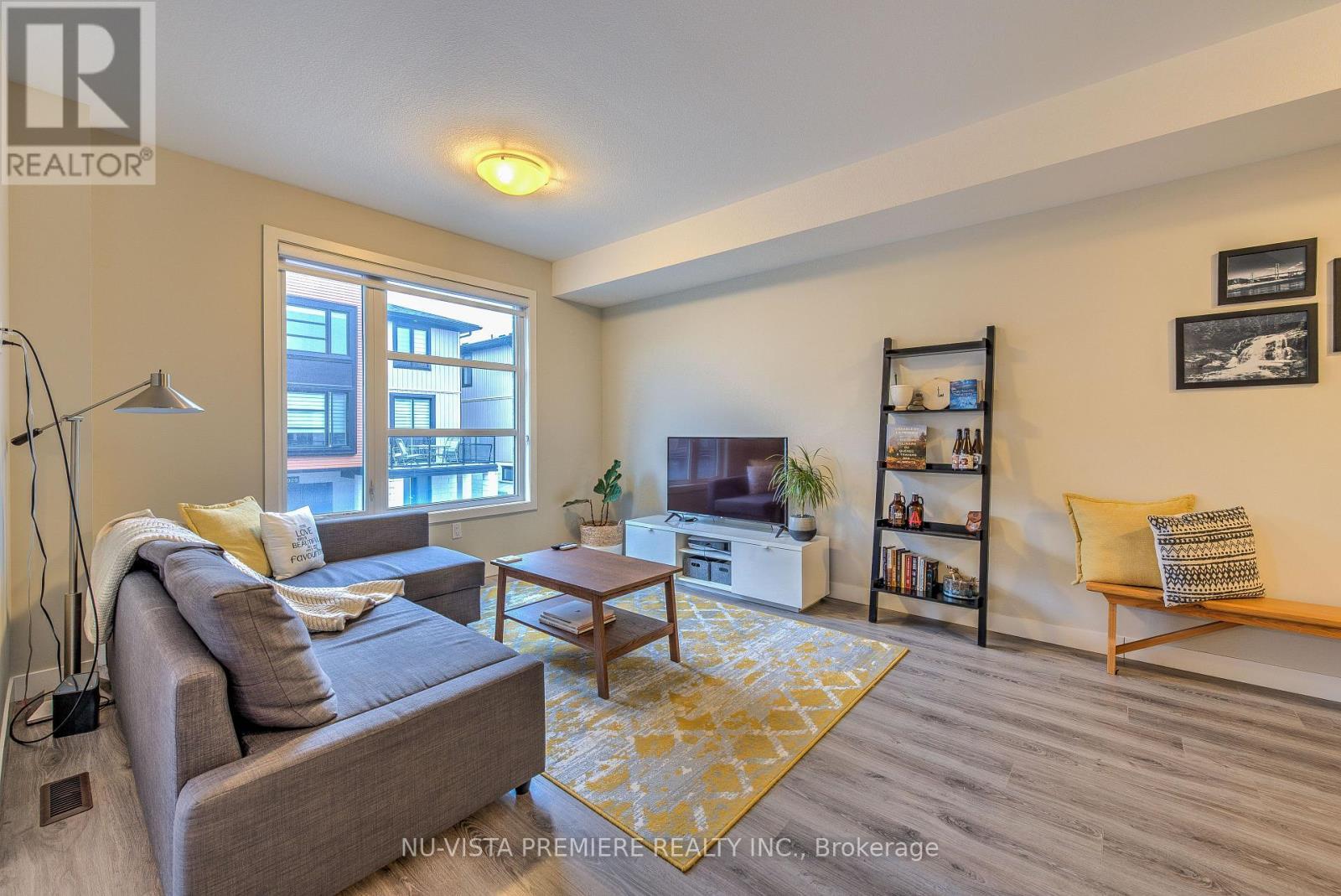 926 Battery Park, London North (North M), ON - Indoor Photo Showing Living Room
