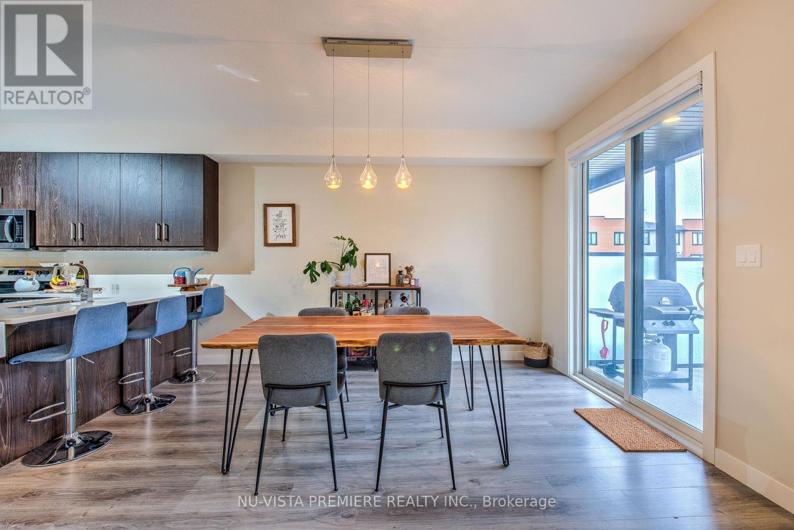 926 Battery Park, London North (North M), ON - Indoor