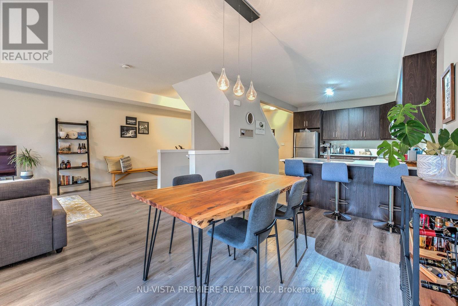 926 Battery Park, London North (North M), ON - Indoor