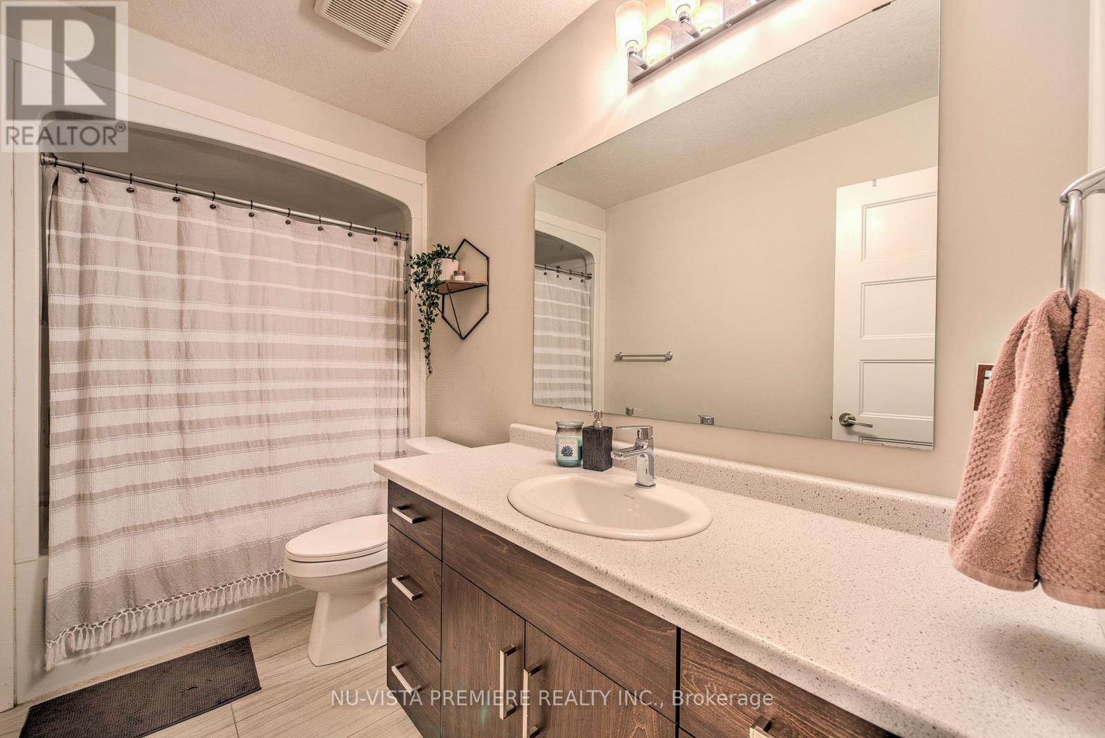 926 Battery Park, London North (North M), ON - Indoor Photo Showing Bathroom