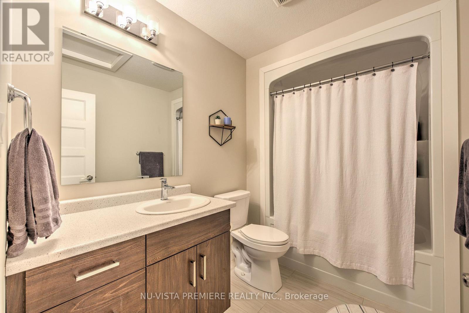 926 Battery Park, London North (North M), ON - Indoor Photo Showing Bathroom