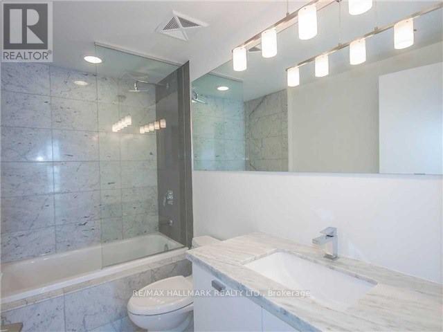 2003 - 32 Davenport Road, Toronto, ON - Indoor Photo Showing Bathroom