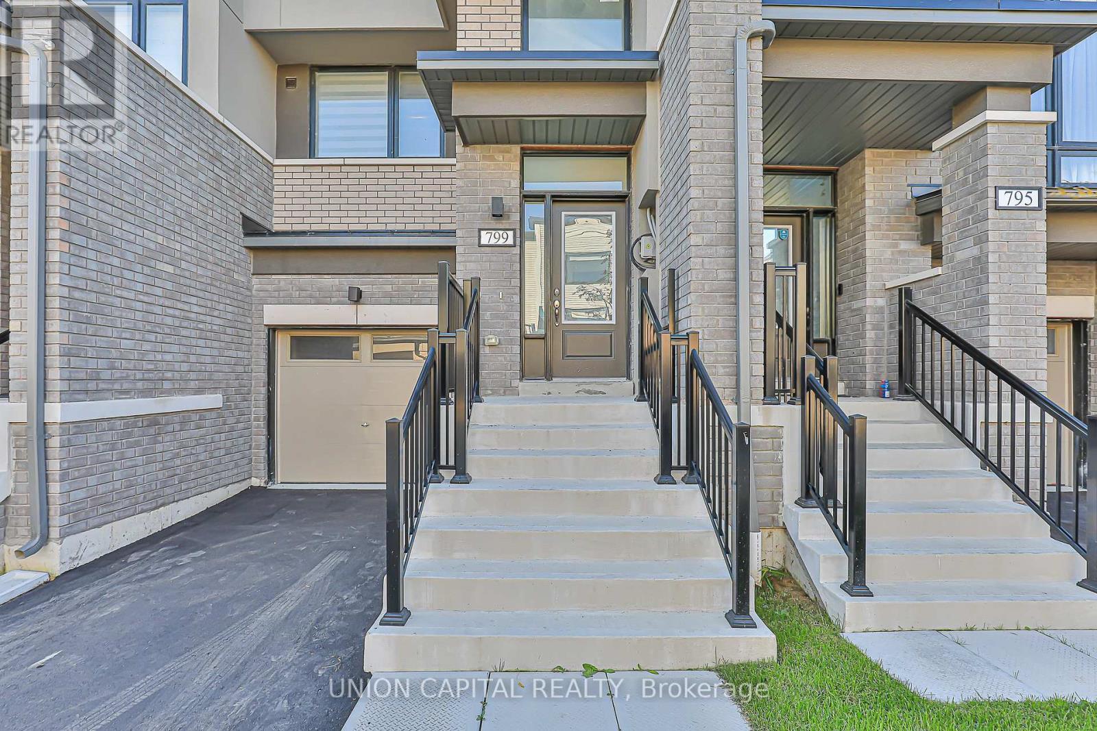 799 Stanstead Path, Oshawa, ON - Outdoor With Balcony