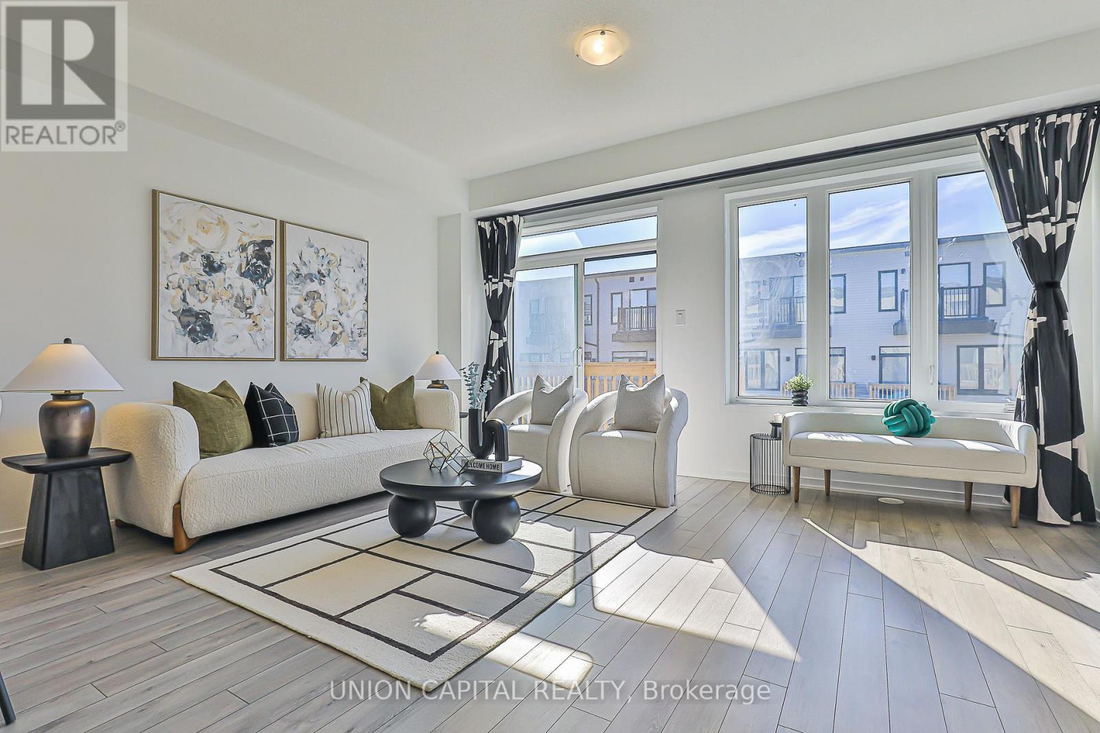 799 Stanstead Path, Oshawa, ON - Indoor Photo Showing Living Room