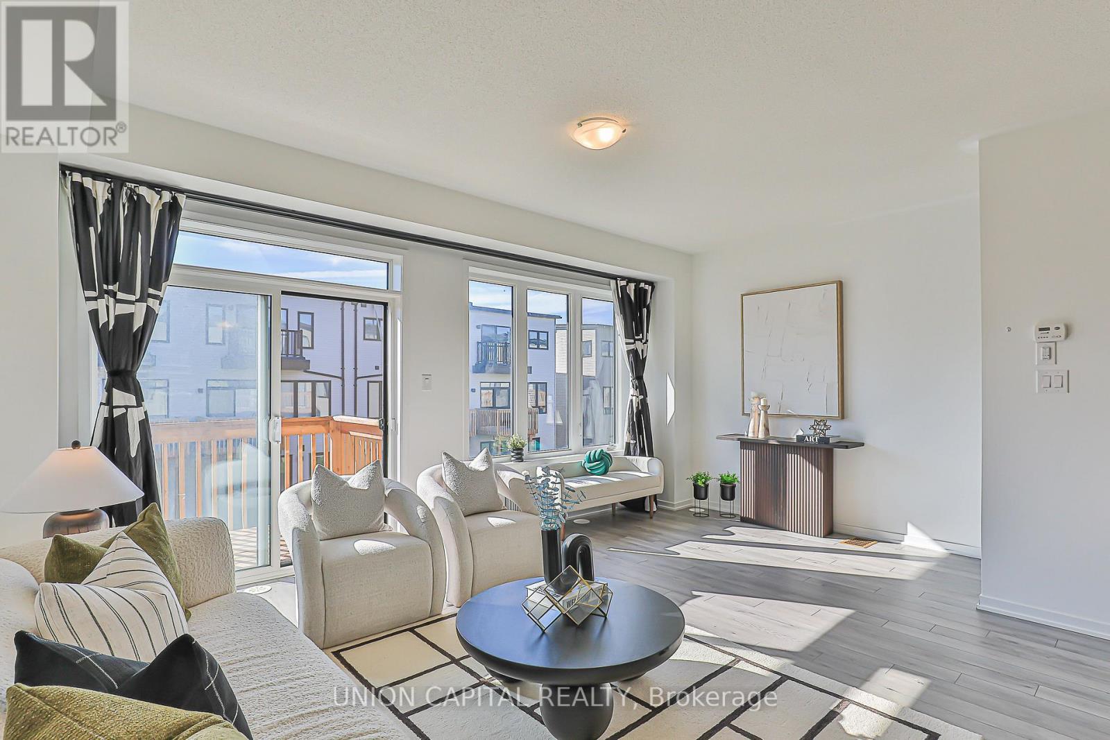 799 Stanstead Path, Oshawa, ON - Indoor Photo Showing Living Room