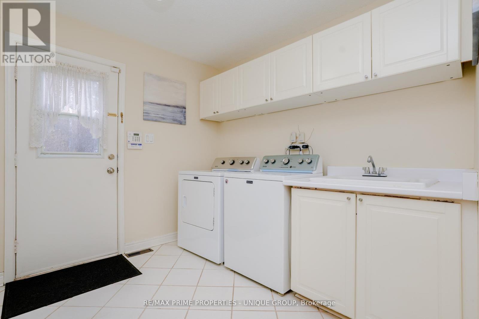 9 Longwater Chase, Markham, ON - Indoor Photo Showing Laundry Room