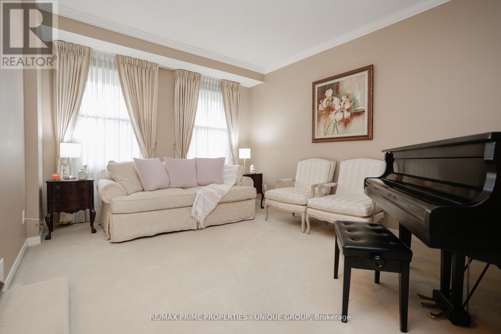 9 Longwater Chase, Markham, ON - Indoor Photo Showing Living Room