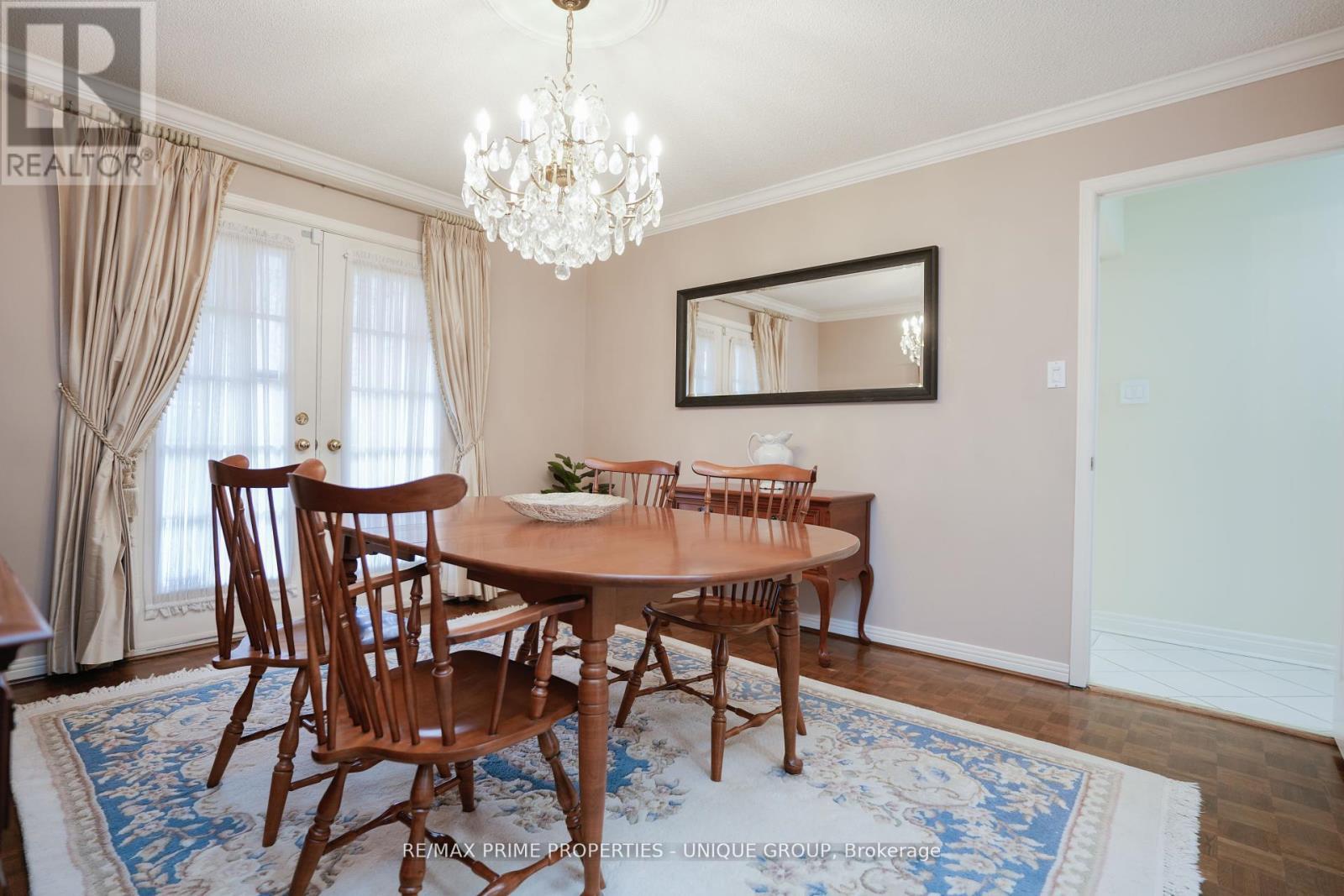 9 Longwater Chase, Markham, ON - Indoor Photo Showing Dining Room
