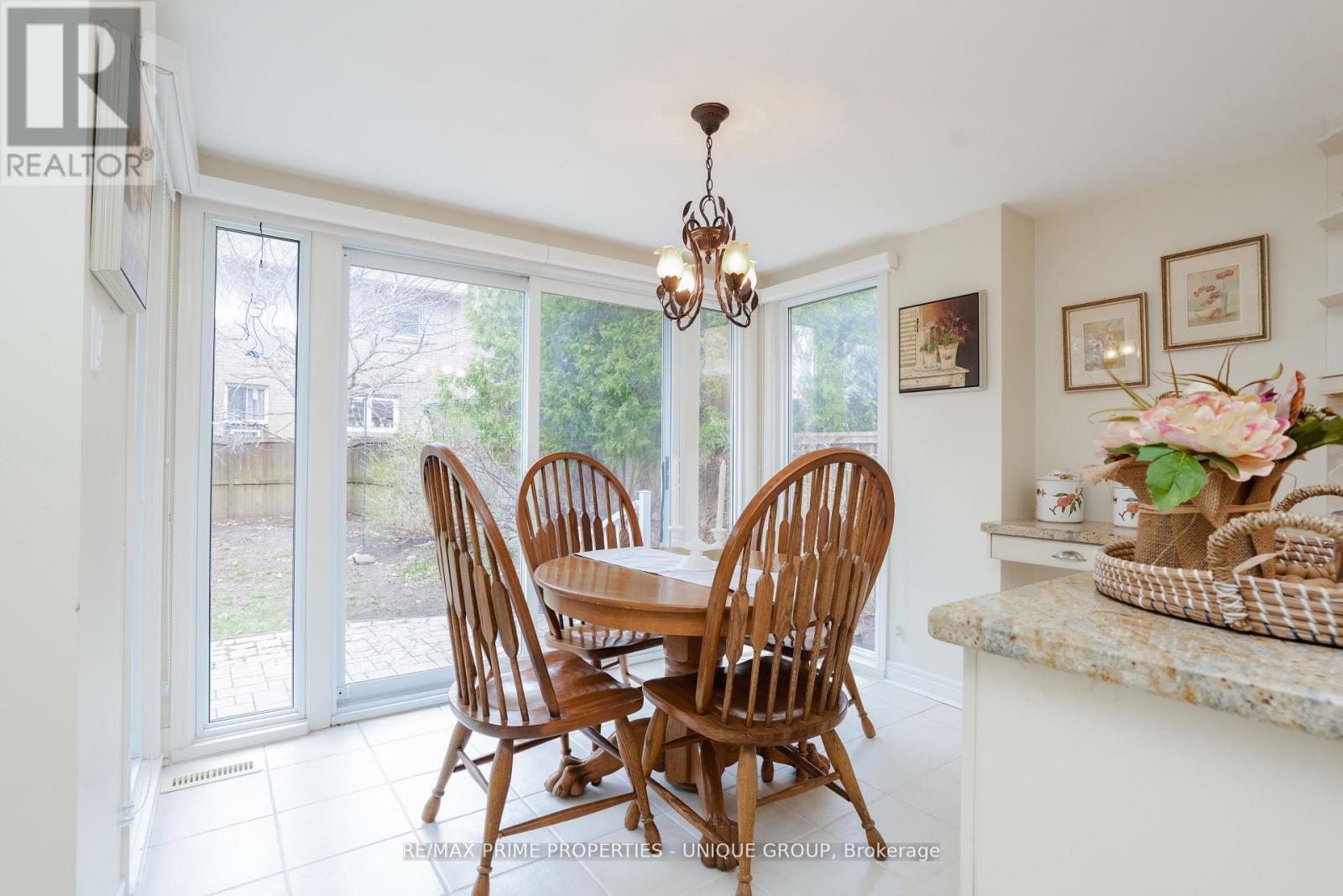 9 Longwater Chase, Markham, ON - Indoor Photo Showing Dining Room