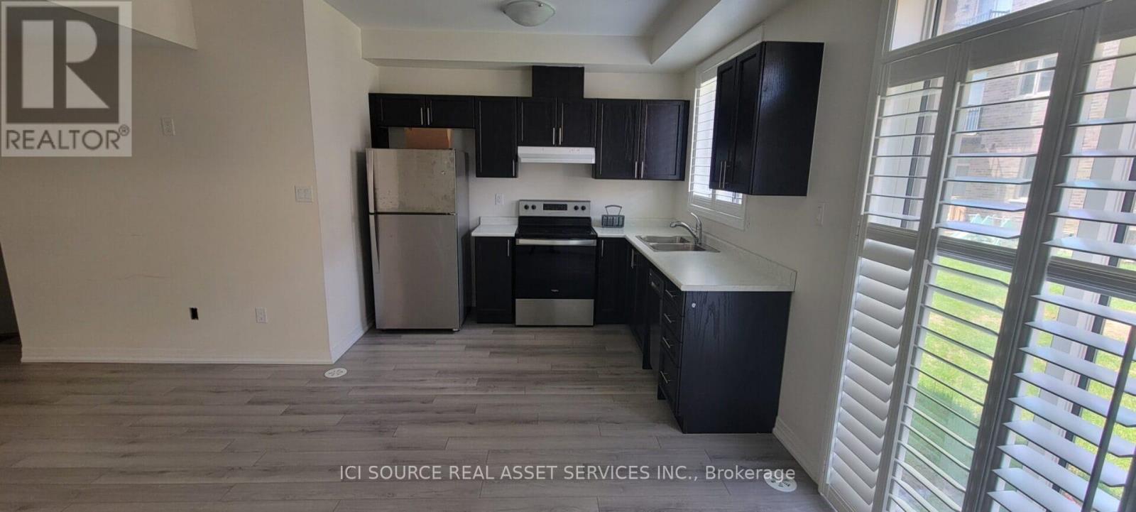 2 - 76 Carneros Way, Markham, ON - Indoor Photo Showing Kitchen With Double Sink