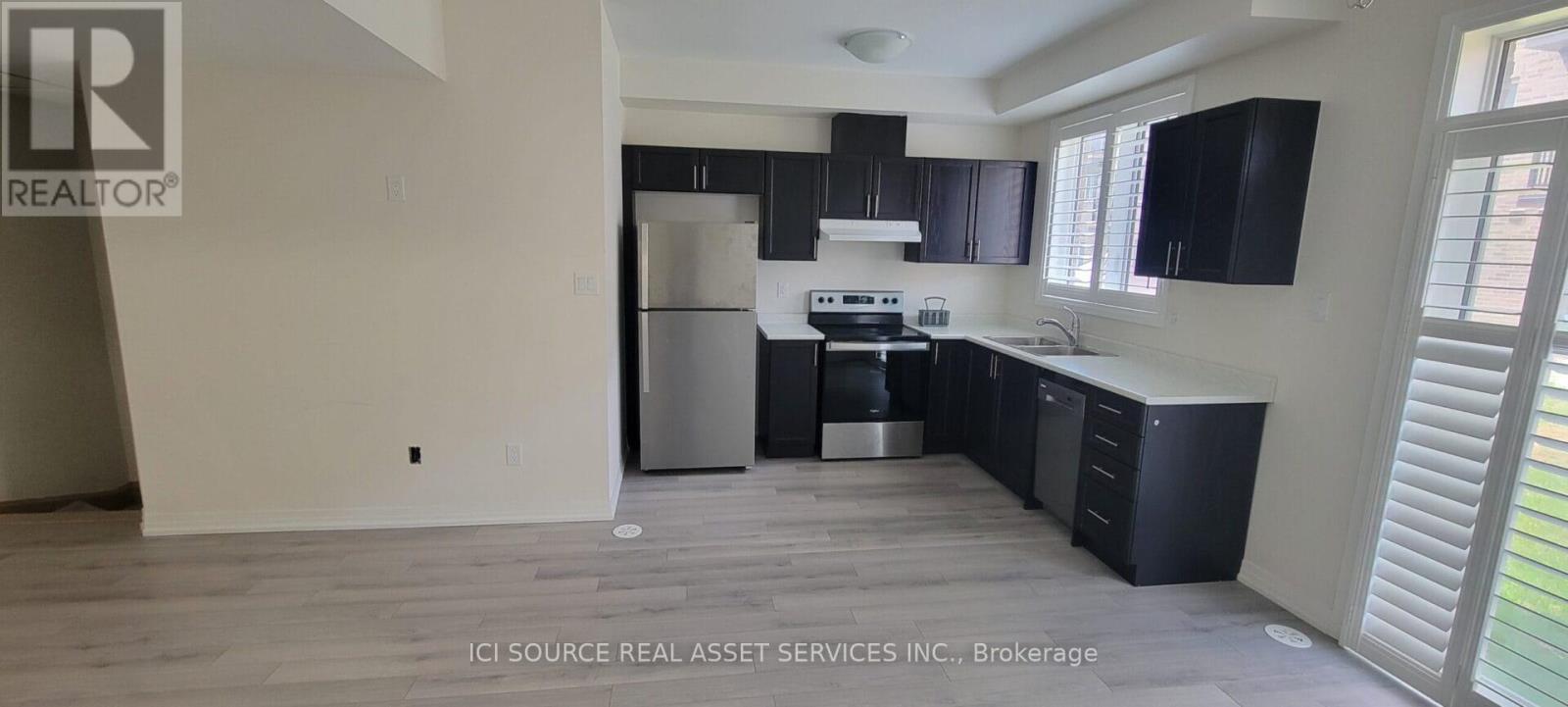 2 - 76 Carneros Way, Markham, ON - Indoor Photo Showing Kitchen With Double Sink