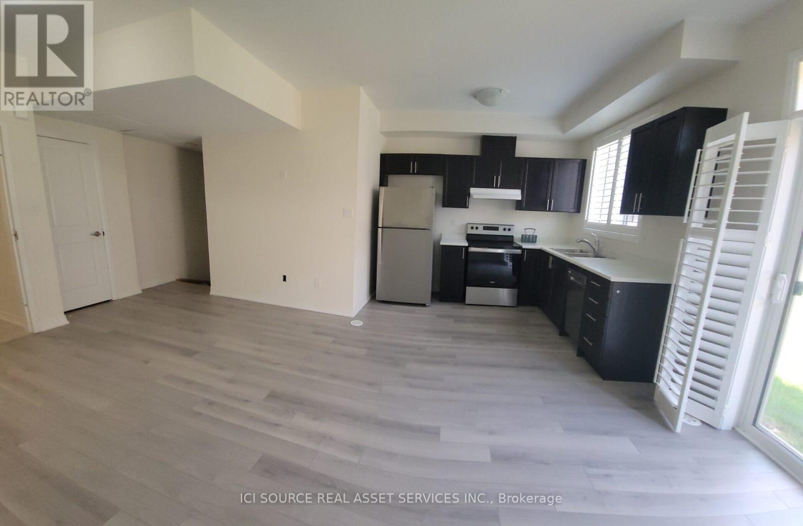 2 - 76 Carneros Way, Markham, ON - Indoor Photo Showing Kitchen With Double Sink