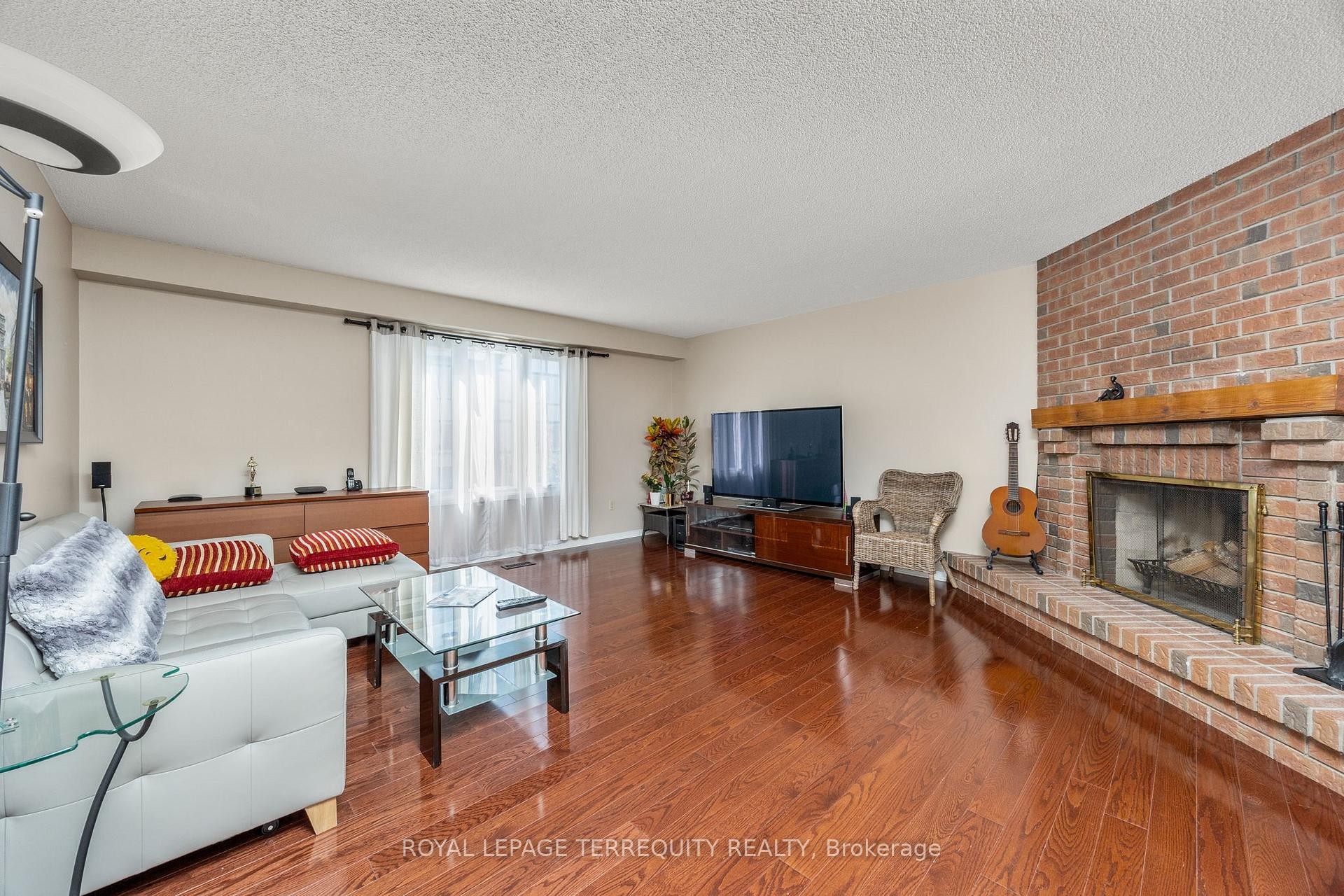 526 Renforth Drive, Toronto, ON - Indoor Photo Showing Living Room With Fireplace