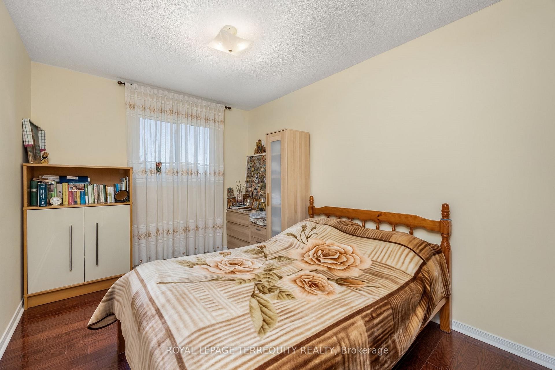 526 Renforth Drive, Toronto, ON - Indoor Photo Showing Bedroom