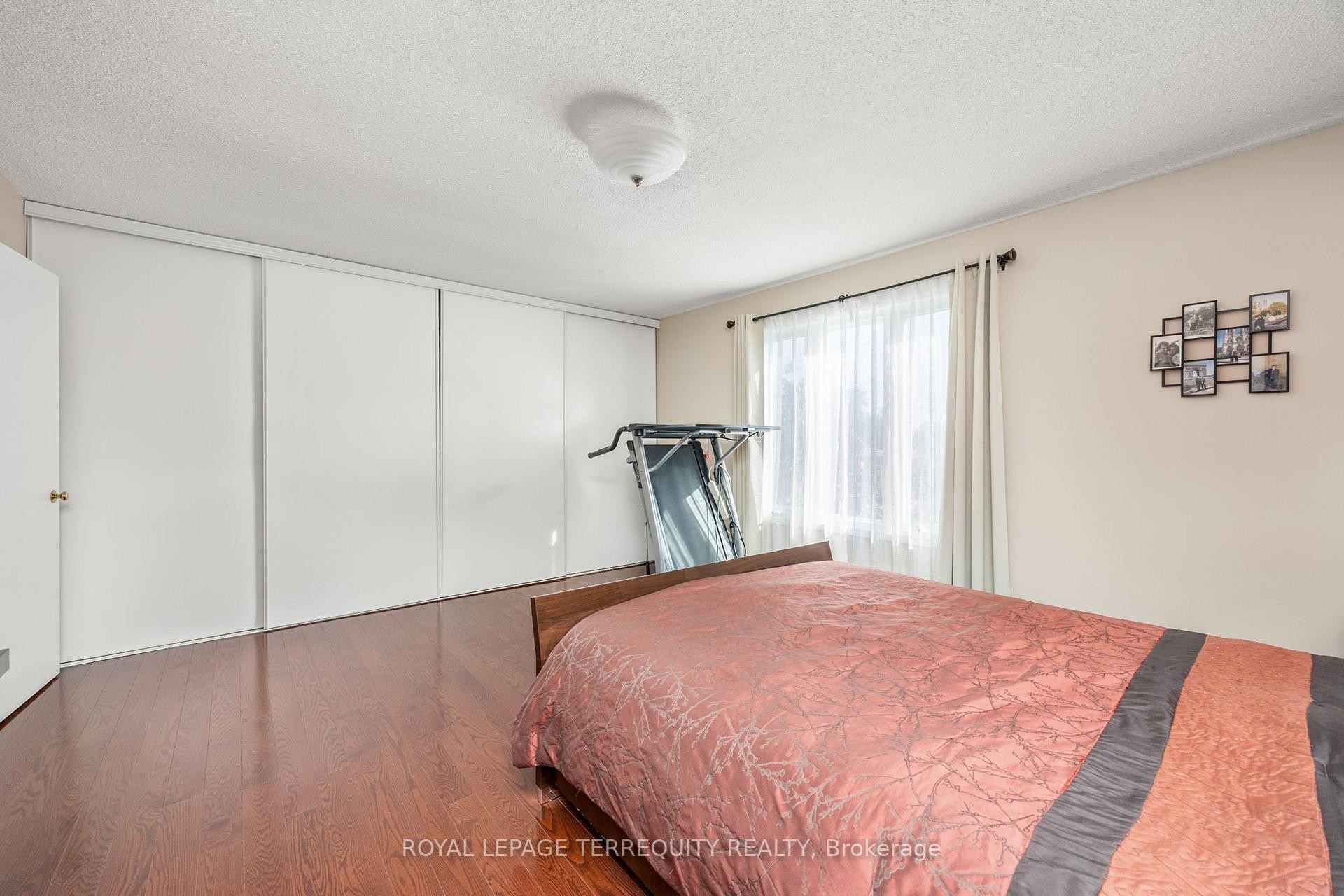 526 Renforth Drive, Toronto, ON - Indoor Photo Showing Bedroom