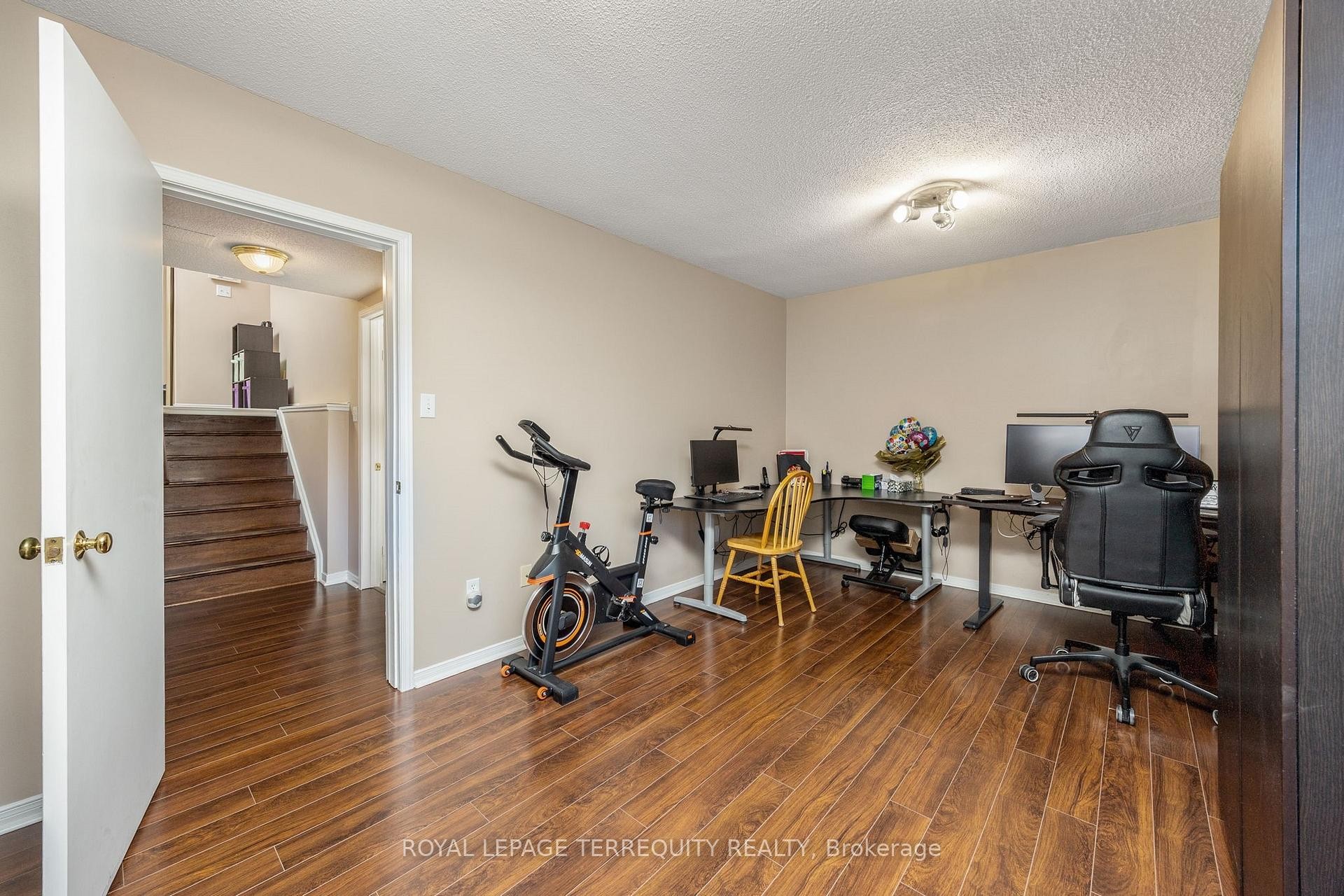 526 Renforth Drive, Toronto, ON - Indoor
