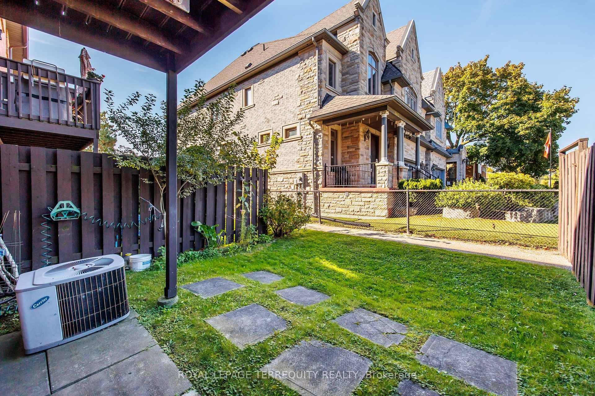 526 Renforth Drive, Toronto, ON - Outdoor