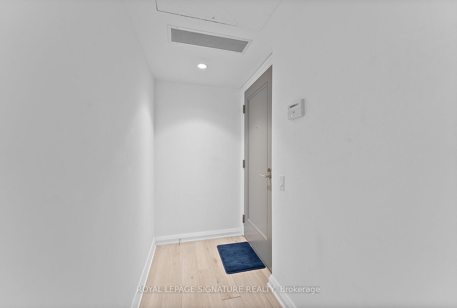 1013-155 Yorkville Avenue, Toronto, ON - Indoor Photo Showing Other Room