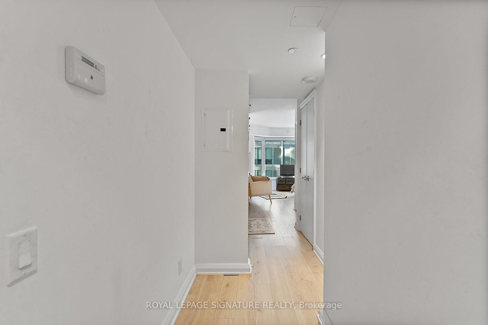 1013-155 Yorkville Avenue, Toronto, ON - Indoor Photo Showing Other Room