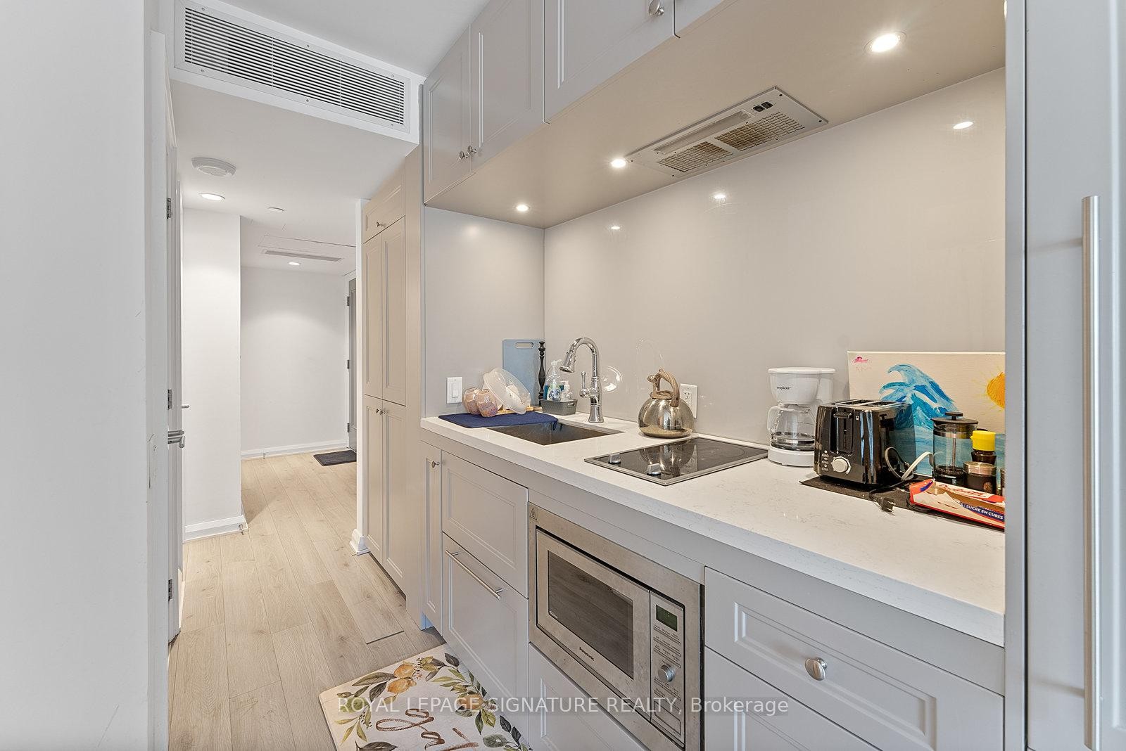 1013-155 Yorkville Avenue, Toronto, ON - Indoor