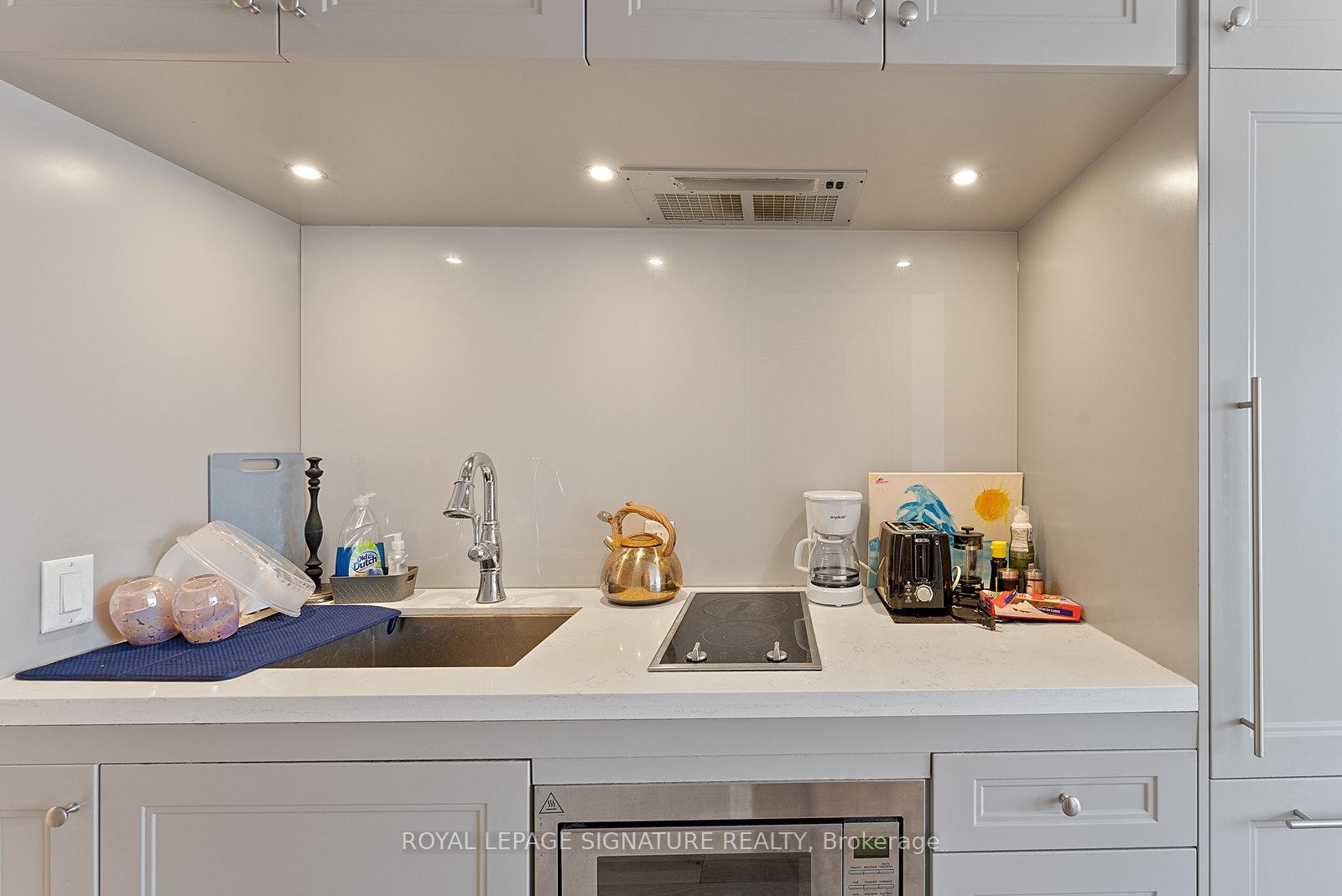 1013-155 Yorkville Avenue, Toronto, ON - Indoor