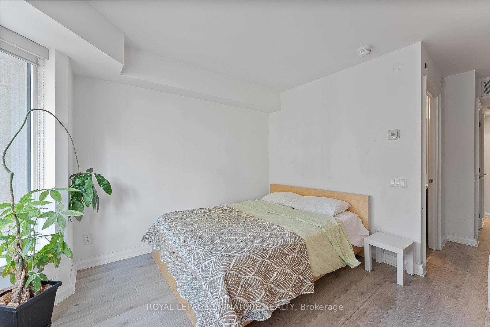 1013-155 Yorkville Avenue, Toronto, ON - Indoor Photo Showing Bedroom