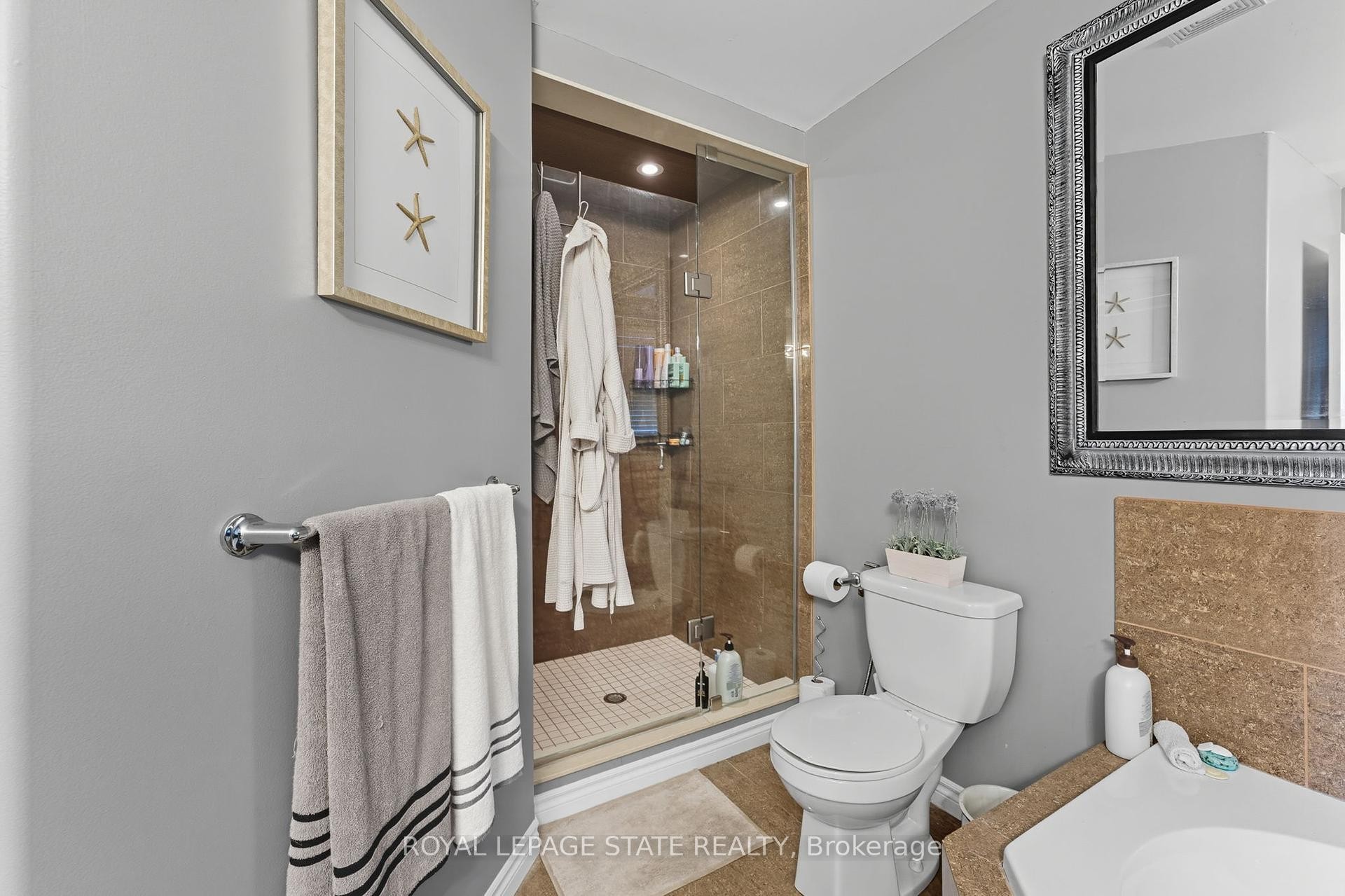 23 Kellogg Avenue, Hamilton, ON - Indoor Photo Showing Bathroom