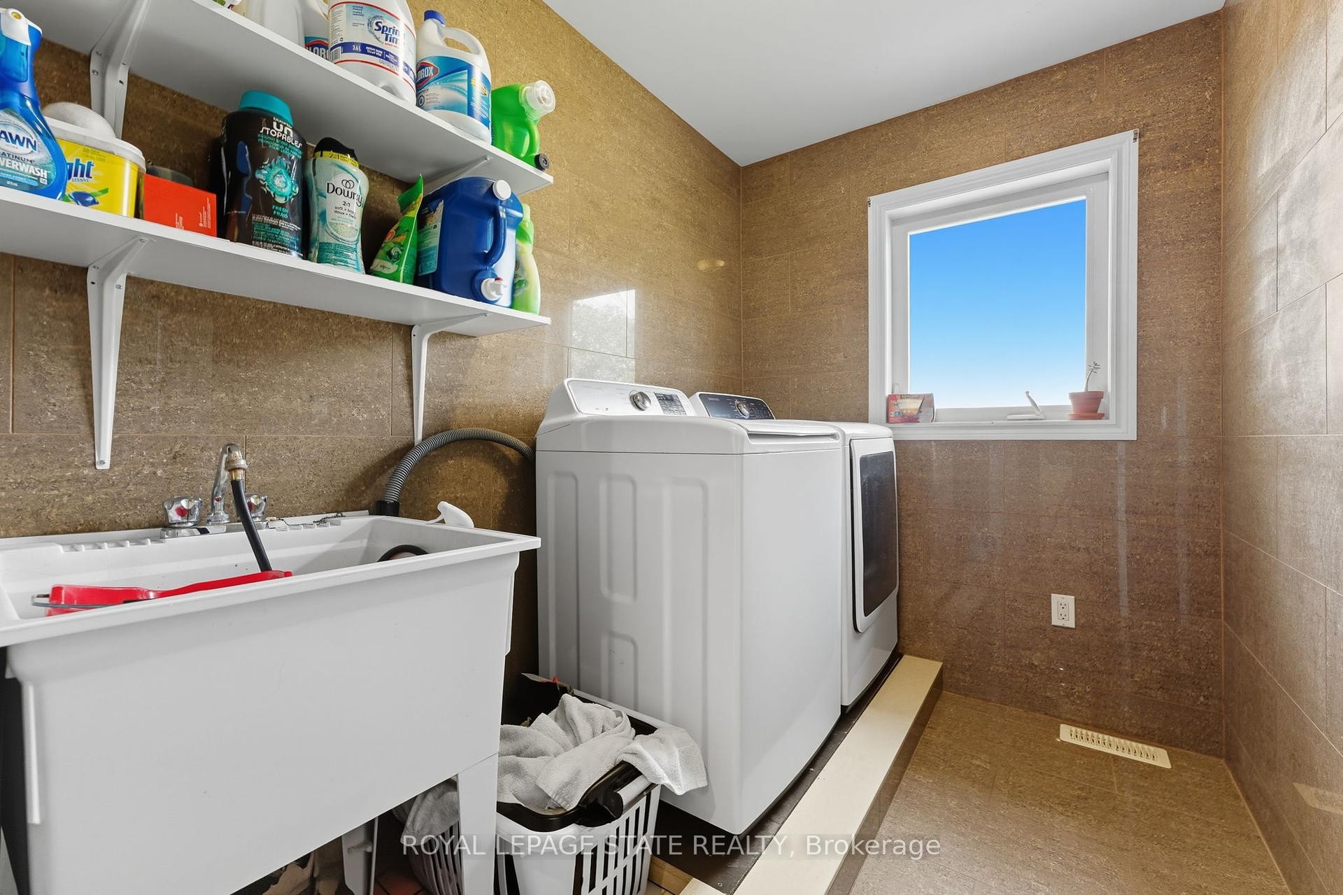 23 Kellogg Avenue, Hamilton, ON - Indoor Photo Showing Laundry Room