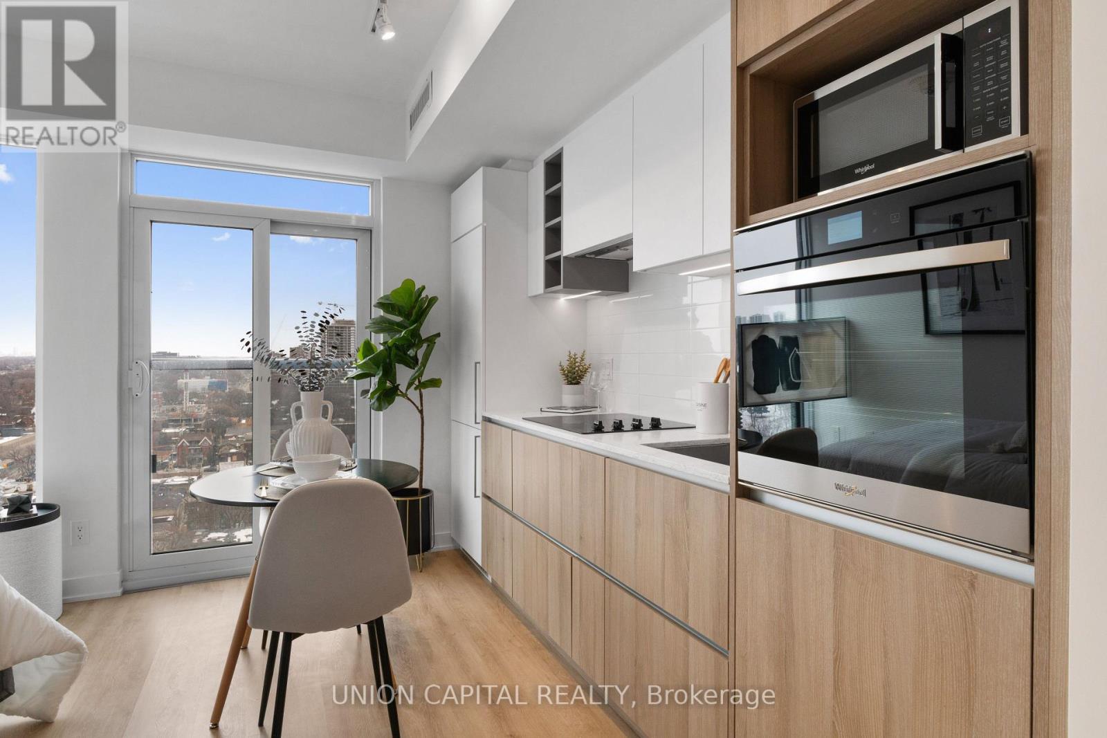 1612 - 319 Jarvis Street, Toronto, ON - Indoor Photo Showing Kitchen With Upgraded Kitchen