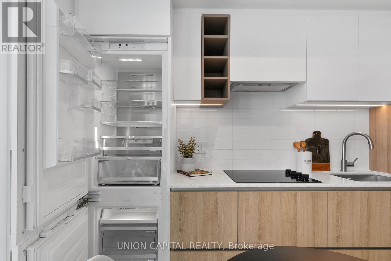 1612 - 319 Jarvis Street, Toronto, ON - Indoor Photo Showing Kitchen