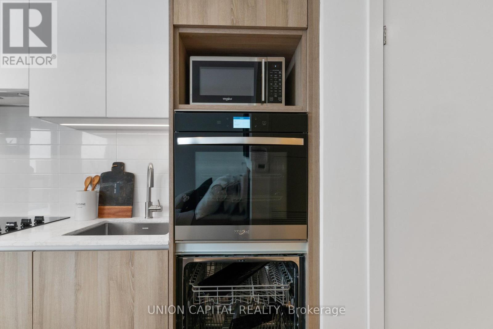 1612 - 319 Jarvis Street, Toronto, ON - Indoor Photo Showing Kitchen