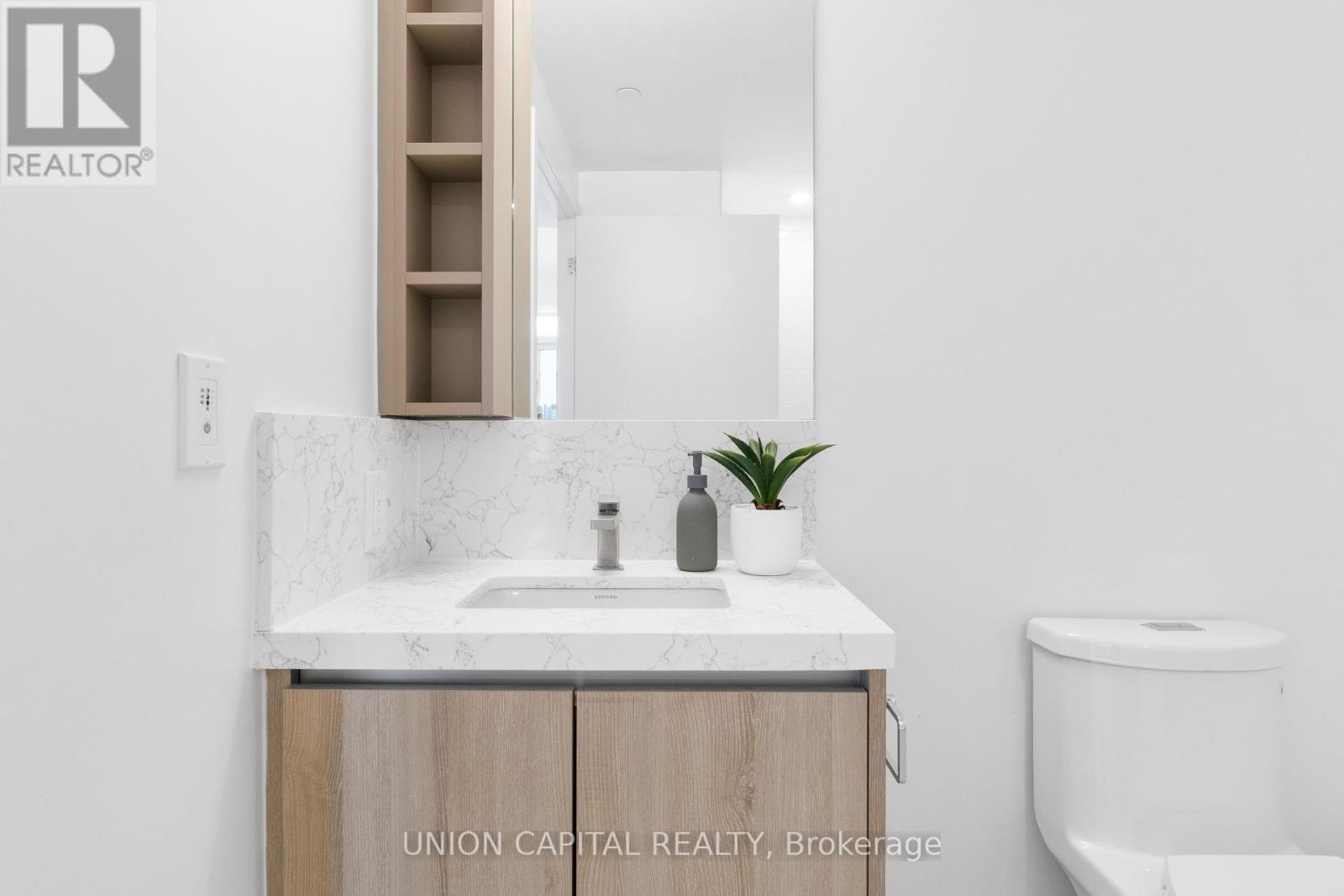 1612 - 319 Jarvis Street, Toronto, ON - Indoor Photo Showing Bathroom
