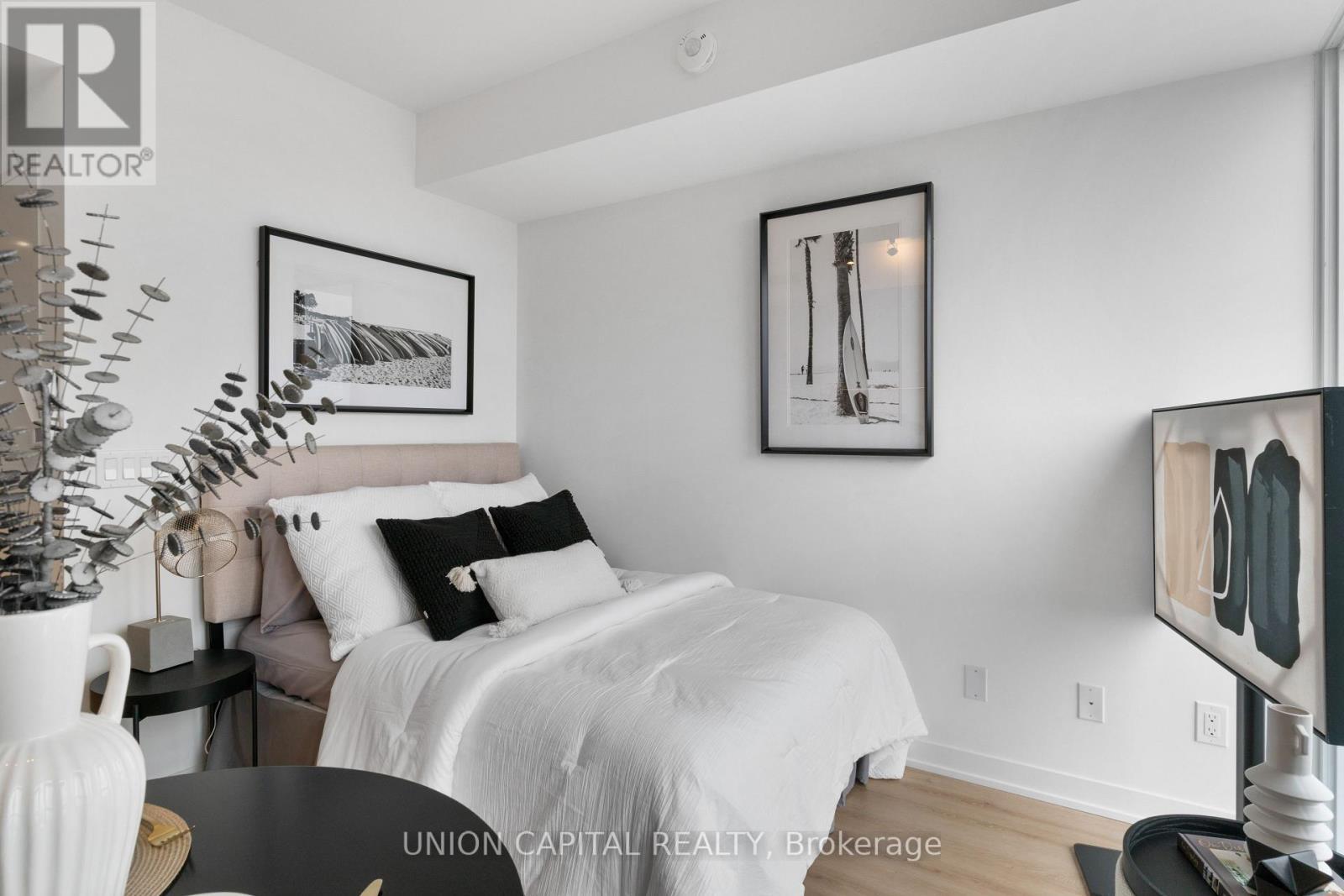1612 - 319 Jarvis Street, Toronto, ON - Indoor Photo Showing Bedroom