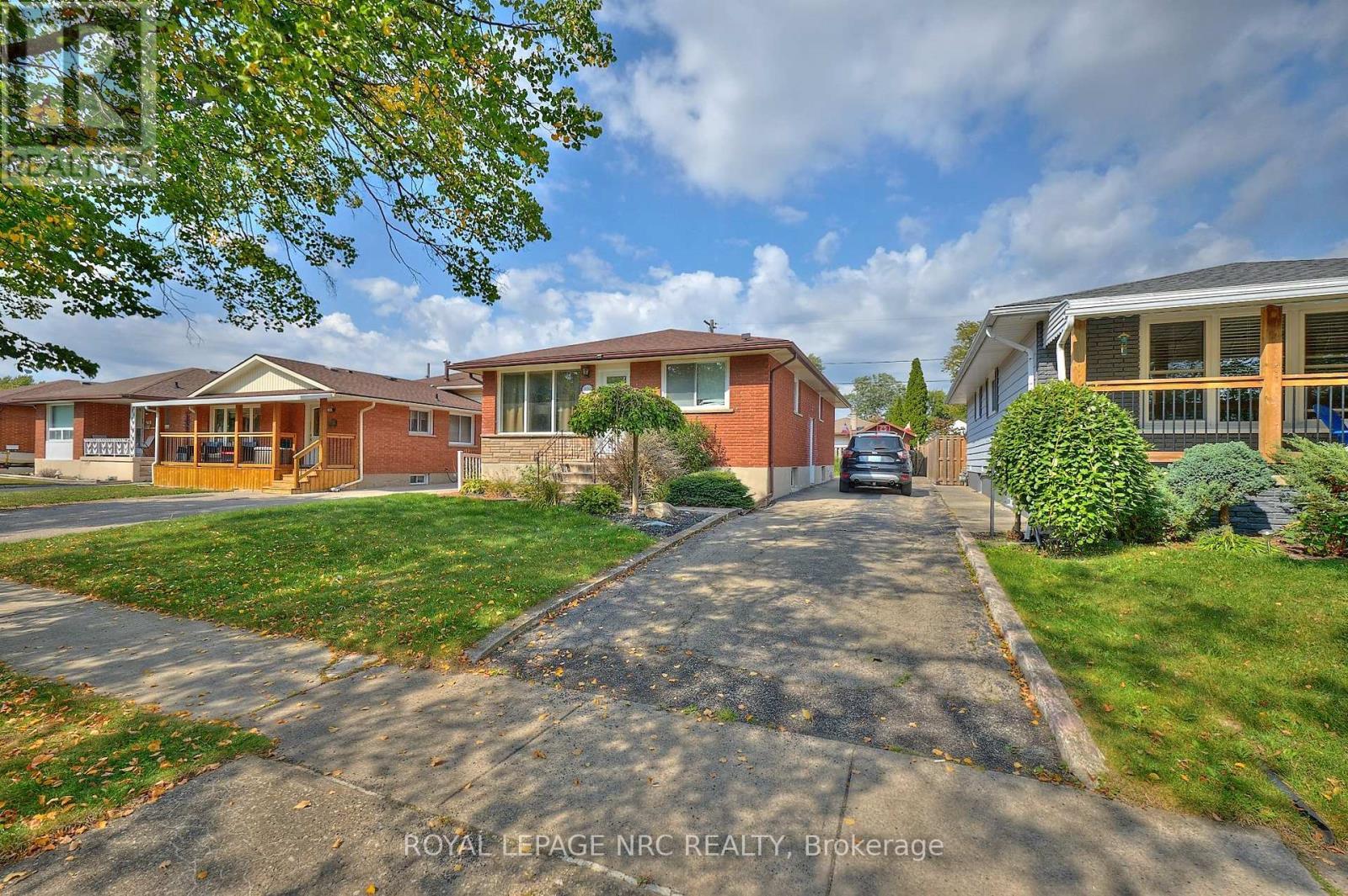 320 Morningstar Street, Welland (Lincoln/Crowland), ON - Outdoor With Deck Patio Veranda With Facade