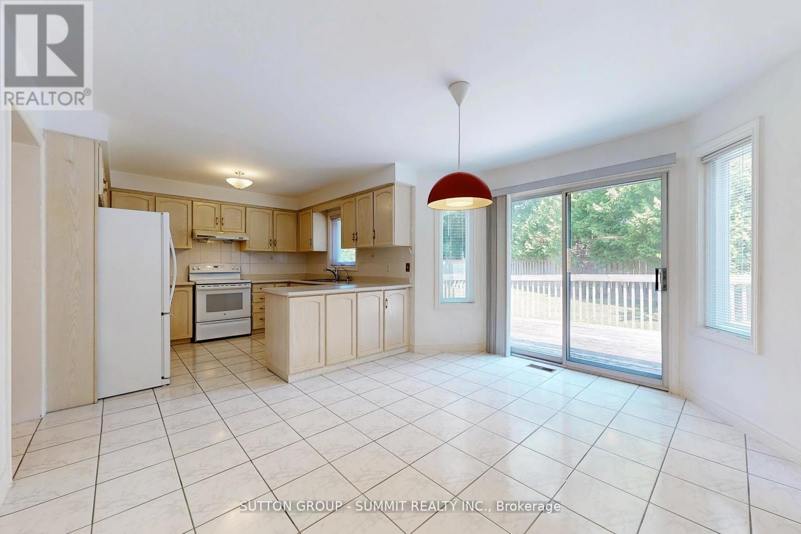 5525 Fleur-De-Lis, Mississauga, ON - Indoor Photo Showing Kitchen