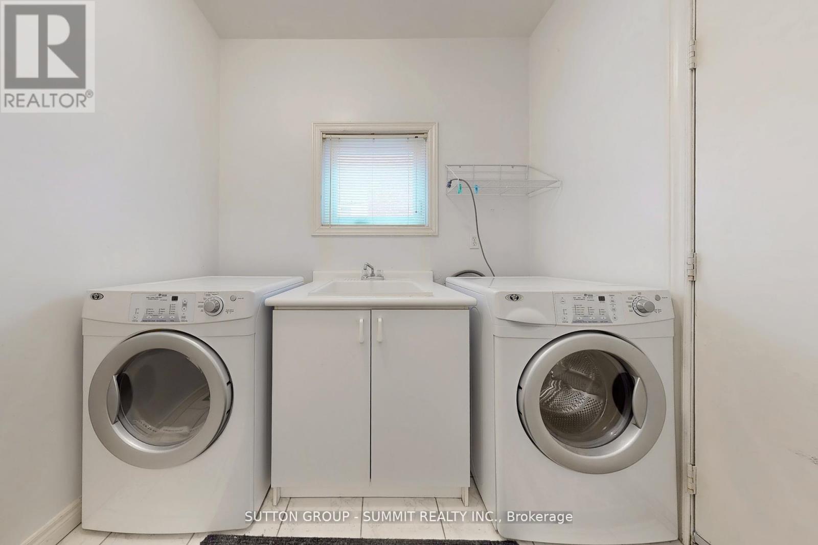 5525 Fleur-De-Lis, Mississauga, ON - Indoor Photo Showing Laundry Room