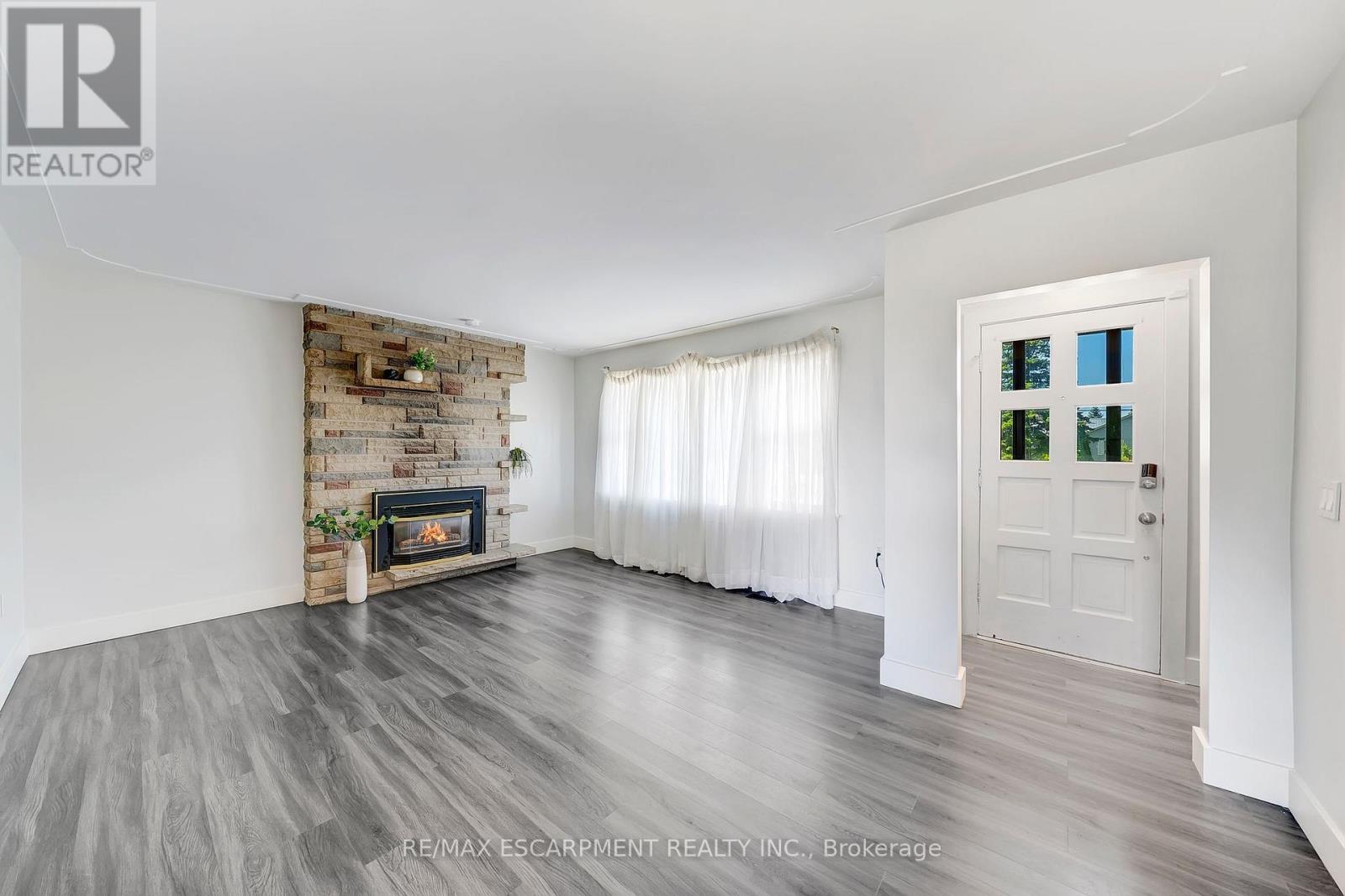 167 Miles Road, Hamilton, ON - Indoor Photo Showing Living Room With Fireplace