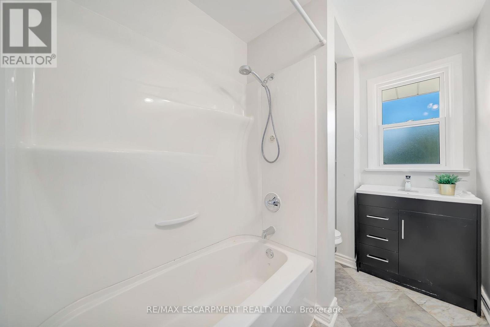 167 Miles Road, Hamilton, ON - Indoor Photo Showing Bathroom