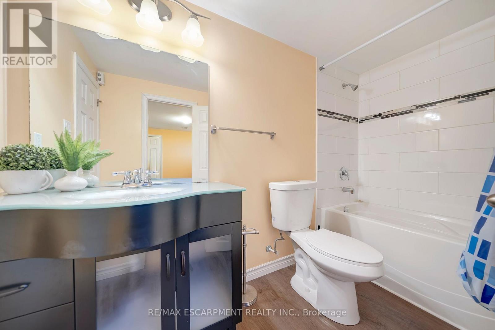 167 Miles Road, Hamilton, ON - Indoor Photo Showing Bathroom