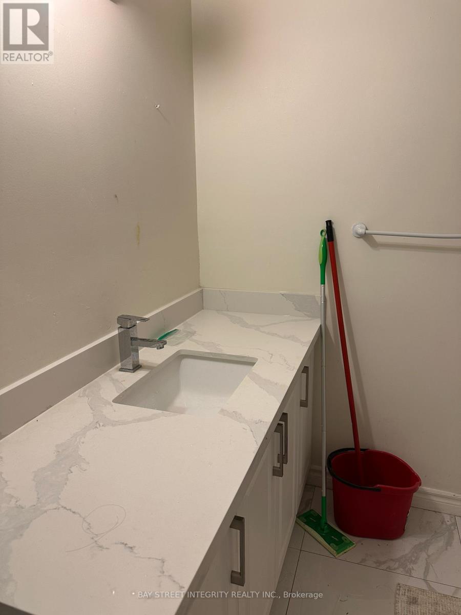 1 - 88 Colborne Street, Brantford, ON - Indoor Photo Showing Bathroom