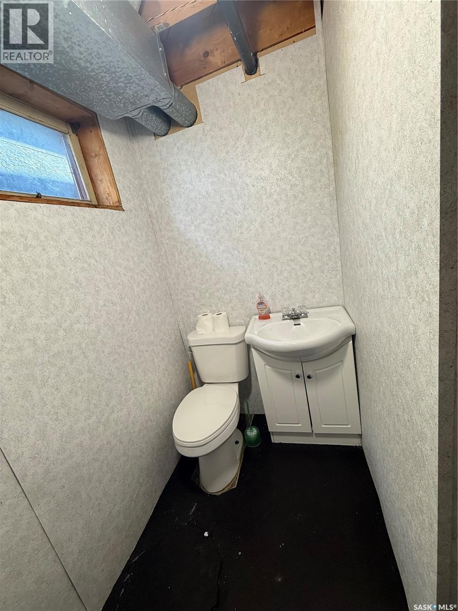 208 Stanhope Avenue, Sturgis, SK - Indoor Photo Showing Bathroom