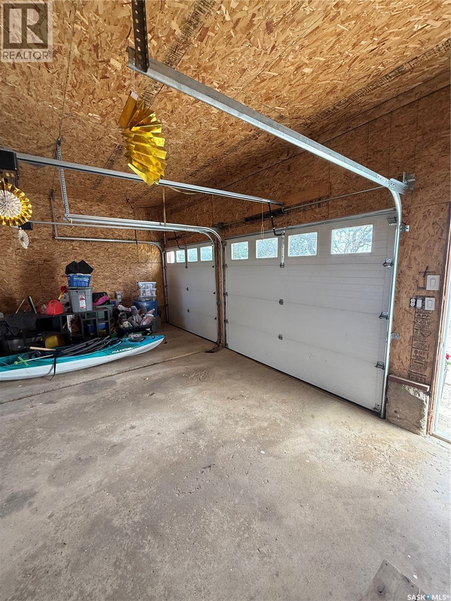 208 Stanhope Avenue, Sturgis, SK - Indoor Photo Showing Garage