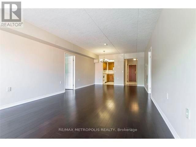 305 - 405 Erb Street W, Waterloo, ON - Indoor