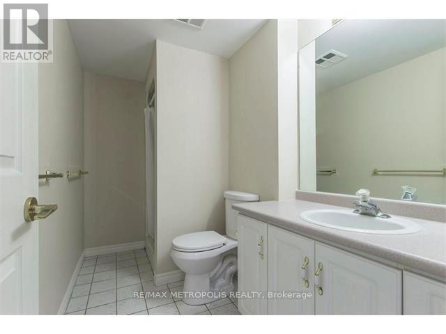 305 - 405 Erb Street W, Waterloo, ON - Indoor Photo Showing Bathroom