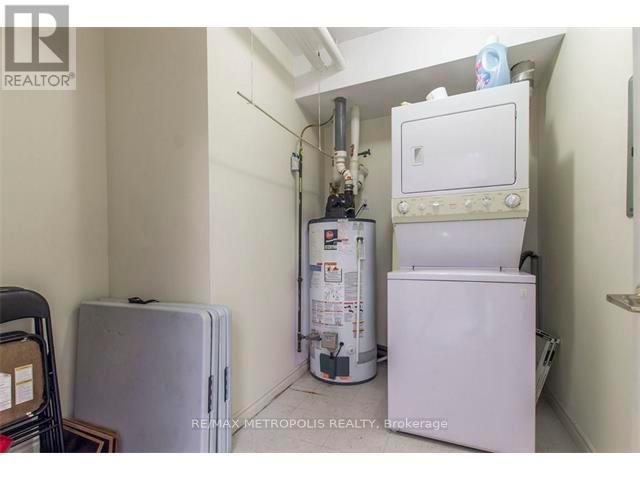 305 - 405 Erb Street W, Waterloo, ON - Indoor Photo Showing Laundry Room